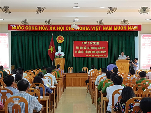 Viện kiểm sát nhân dân thành phố Phan Thiết: Phối hợp tổ chức Hội nghị phổ biến Bộ luật hình sự và Bộ luật tố tụng hình sự năm 2015